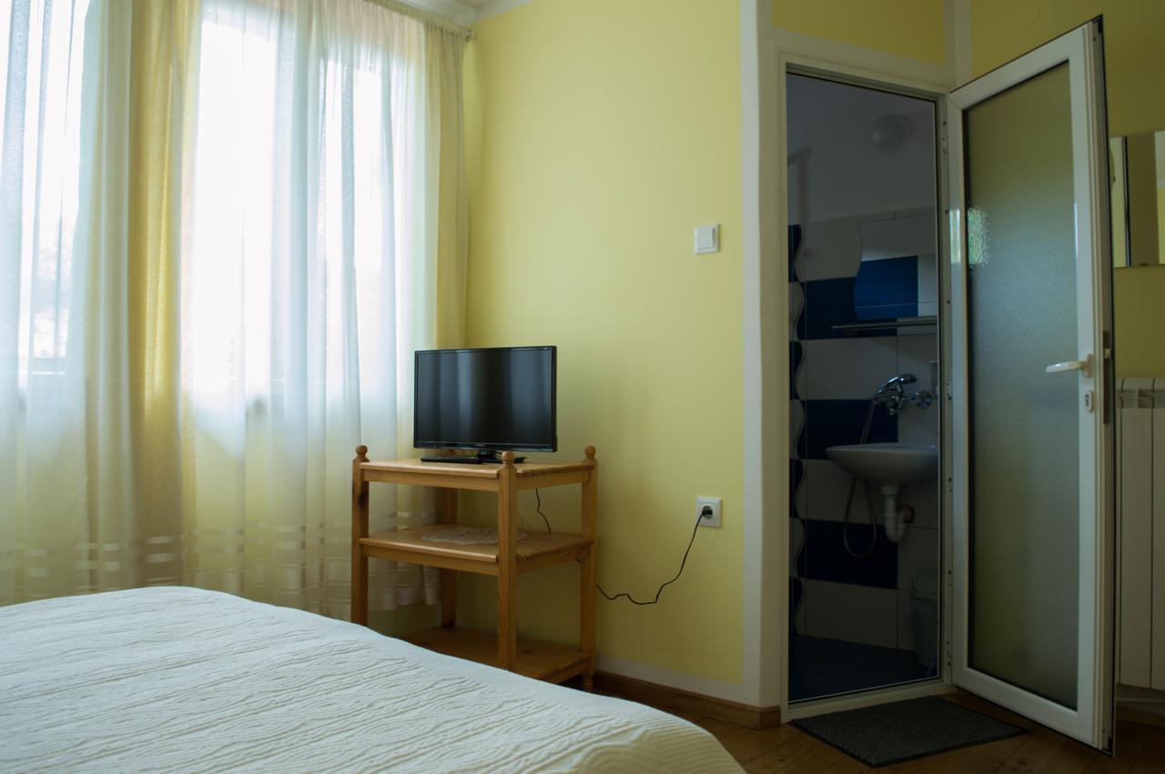 Bobi Guest House โคปริฟชทิทซา ภายนอก รูปภาพ